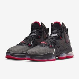 LeBron 19 Basketball Sneakers